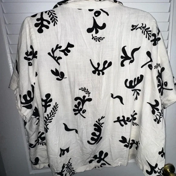 Patterned Heart Women's Black and White Button Down Shirt - Picture 2 of 2